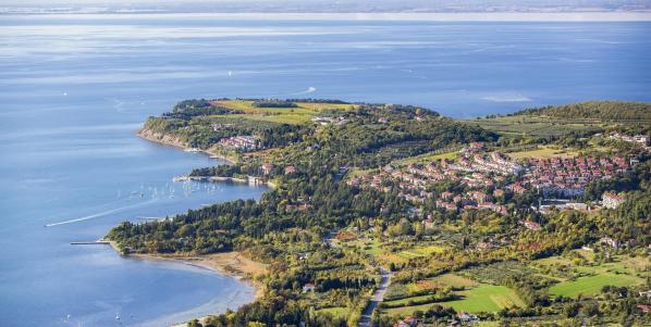00_sklop_1_-_panoramski_pogled_na_ankaran_-_foto_jaka_ivancic